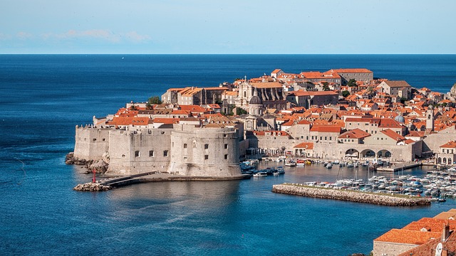 dubrovnik-g3bd637a5b_640 (1).jpg