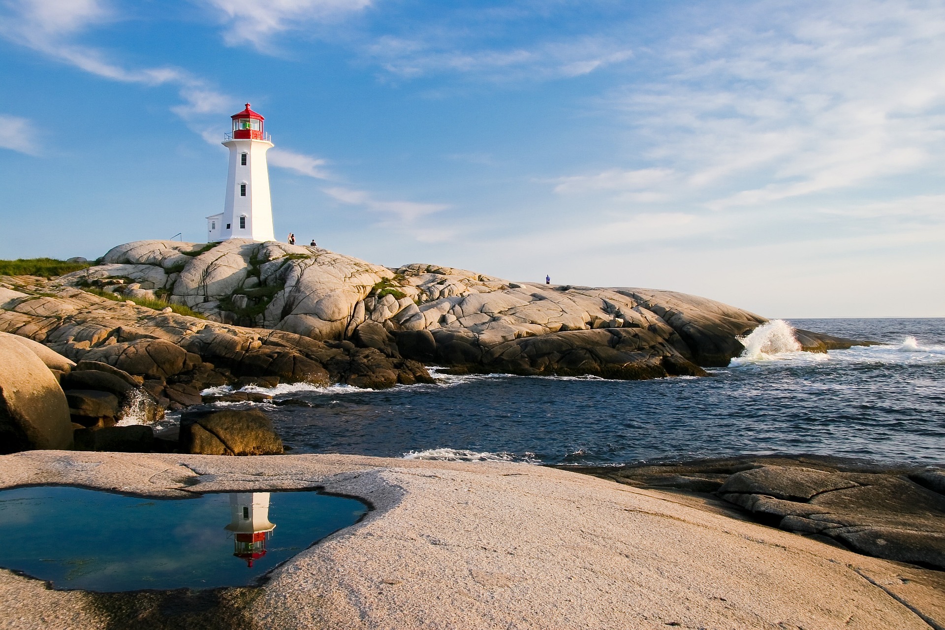 lighthouse-g52a573693_1920.jpg